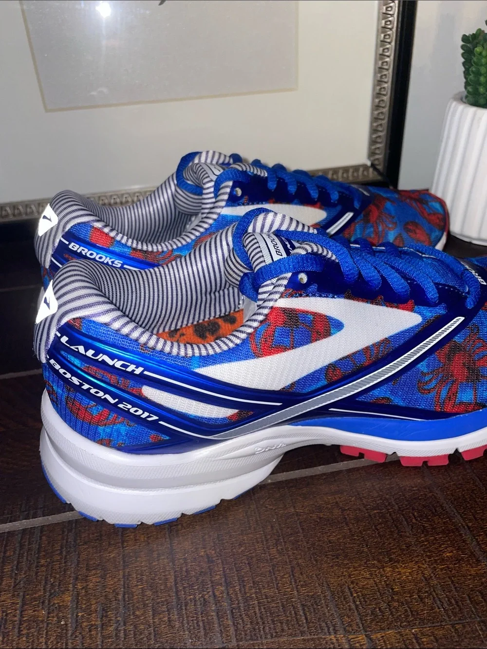 Brooks Limited Edition Lobster Print Launch 4 Boston 2017 Sneakers Size 7.5